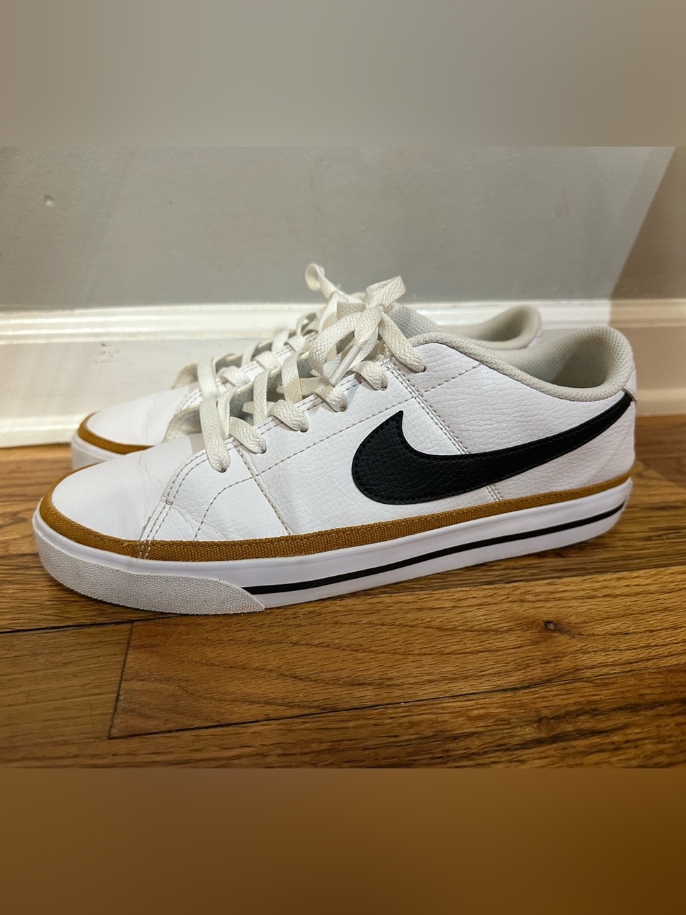 NIKE. Women’s. Court Legacy Next Nature. Size 10.